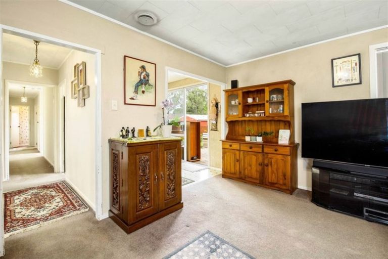 Photo of property in 71 Chilcott Road, Henderson, Auckland, 0612