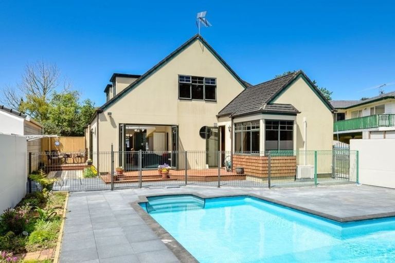 Photo of property in 7 Holgate Avenue, Herald Island, Auckland, 0618