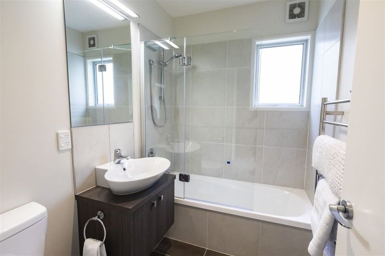 Photo of property in 19 The Brae, Mount Pleasant, Christchurch, 8081