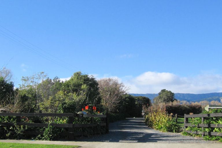 Photo of property in 14 Te Rauparaha Street, Otaki, 5512