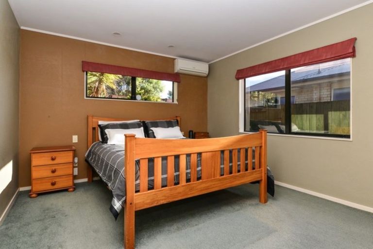 Photo of property in 48 Waiwherowhero Drive, St Andrews, Hamilton, 3200