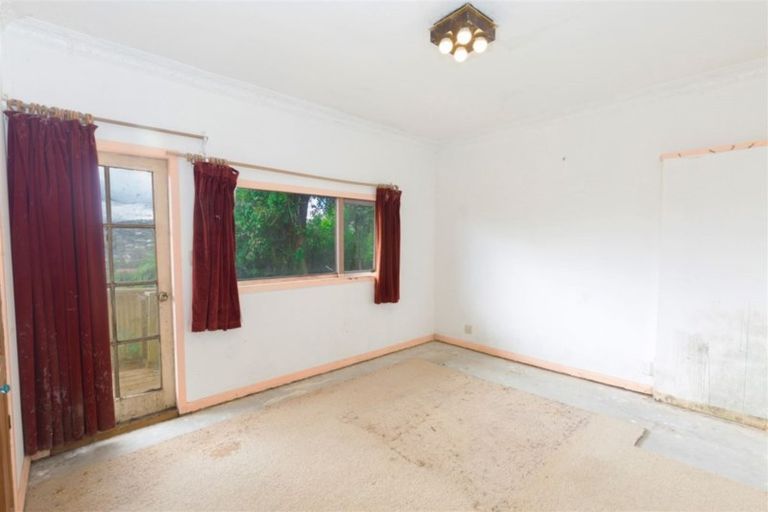 Photo of property in 18 Monowai Road, Johnsonville, Wellington, 6037