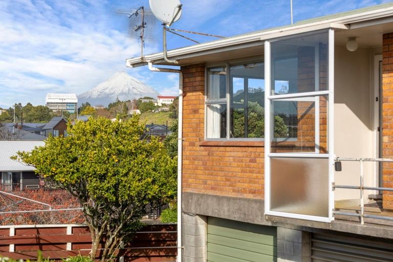 Photo of property in 4/256 Courtenay Street, Strandon, New Plymouth, 4312