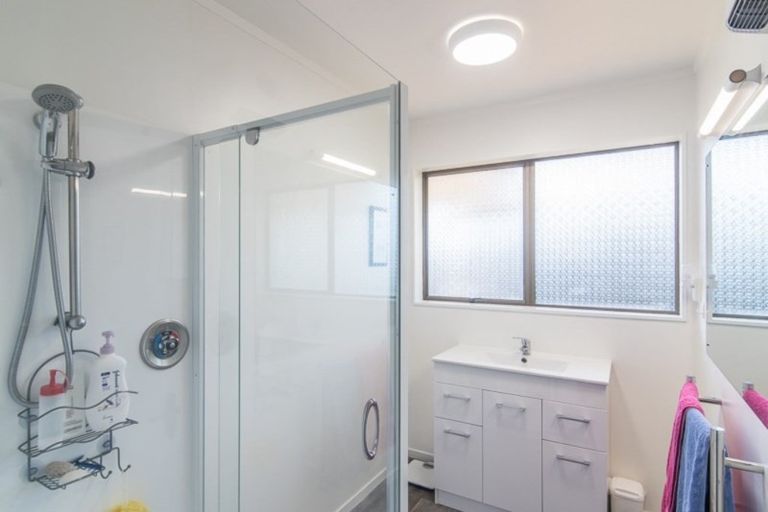 Photo of property in 34a Rewarewa Crescent, Waikanae, 5036