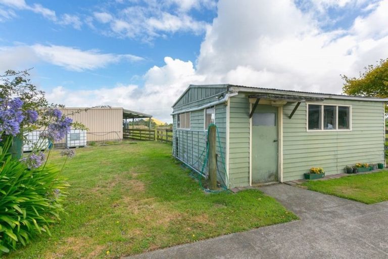 Photo of property in 15 Alfred Road, Egmont Village, New Plymouth, 4371