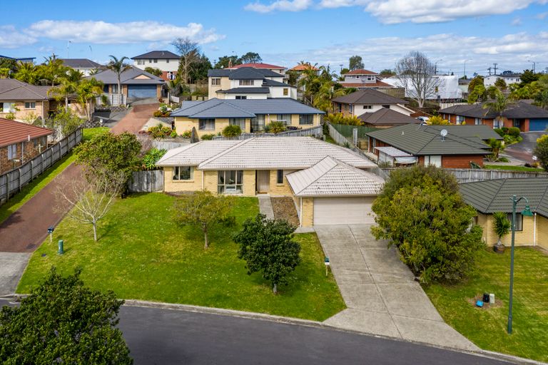 Photo of property in 37 Nimstedt Avenue, Oteha, Auckland, 0632