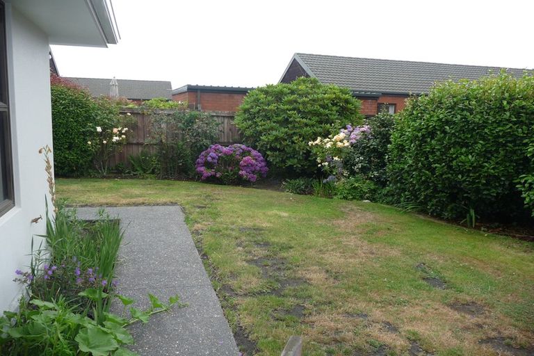 Photo of property in 2/35 Chipping Lane, Redwood, Christchurch, 8051