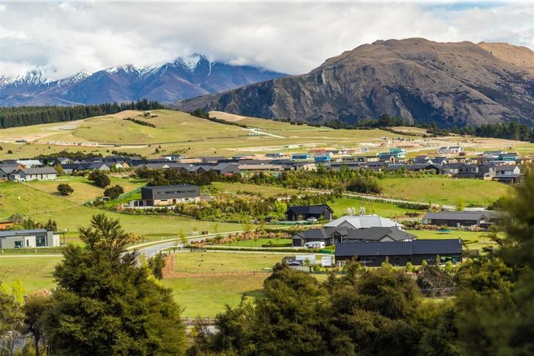 Photo of property in 3 Highfield Ridge, Wanaka, 9305
