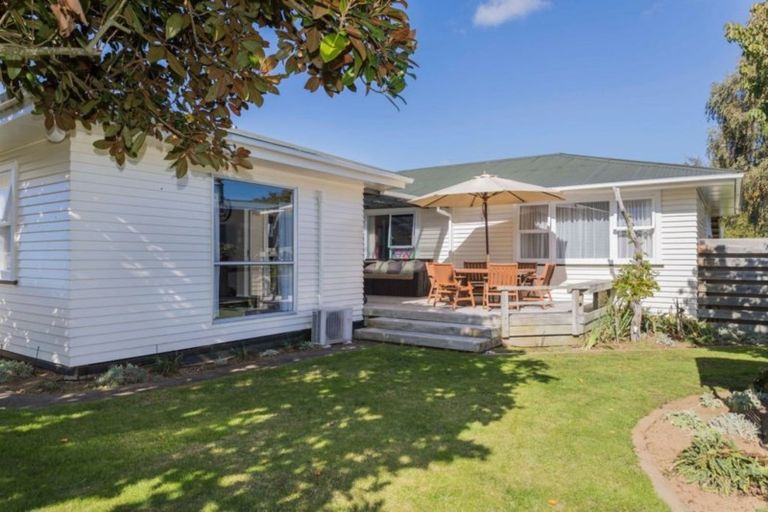 Photo of property in 17 Smith Street, Dannevirke, 4930