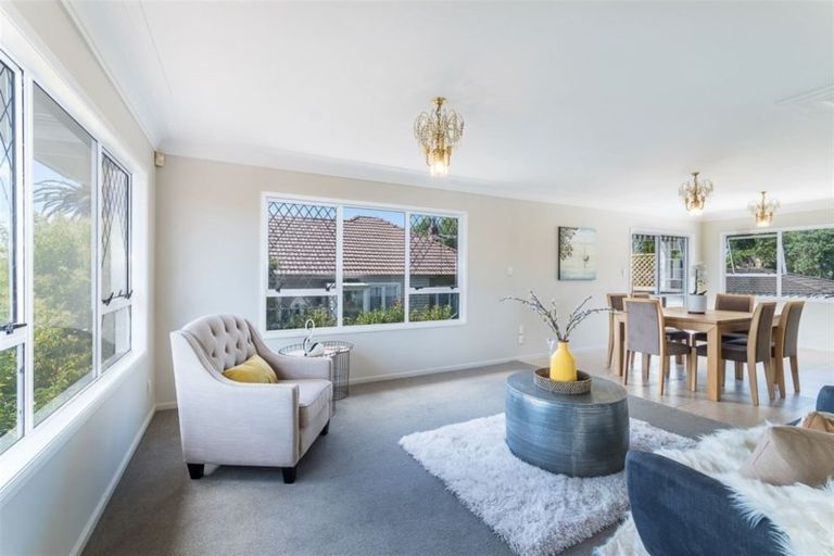 Photo of property in 2/200 Onewa Road, Birkenhead, Auckland, 0626