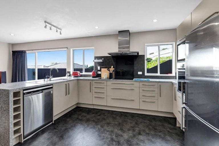 Photo of property in 14d Maple Crescent, Whalers Gate, New Plymouth, 4310