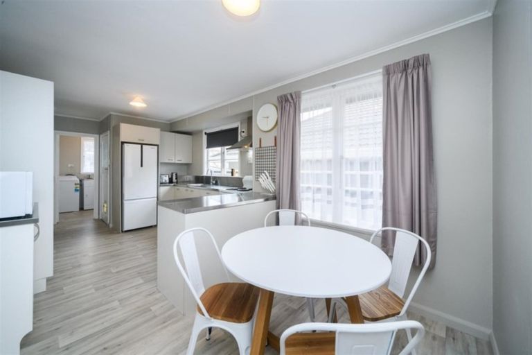 Photo of property in 2 Chester Crescent, West End, Palmerston North, 4410