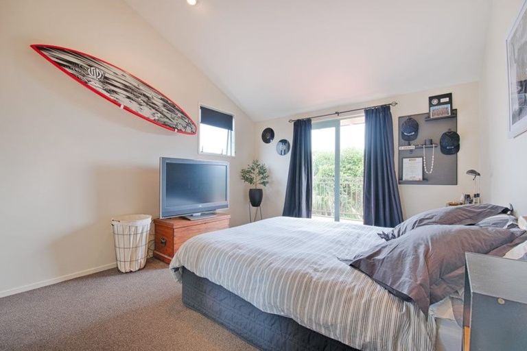 Photo of property in 1/42 Churchill Road, Murrays Bay, Auckland, 0630