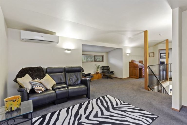 Photo of property in 100 Gardiners Road, Harewood, Christchurch, 8051