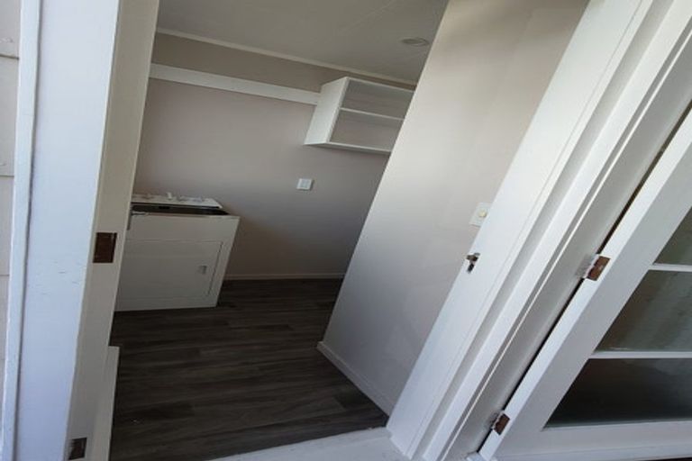 Photo of property in 20 Foyle Place, Glendene, Auckland, 0602