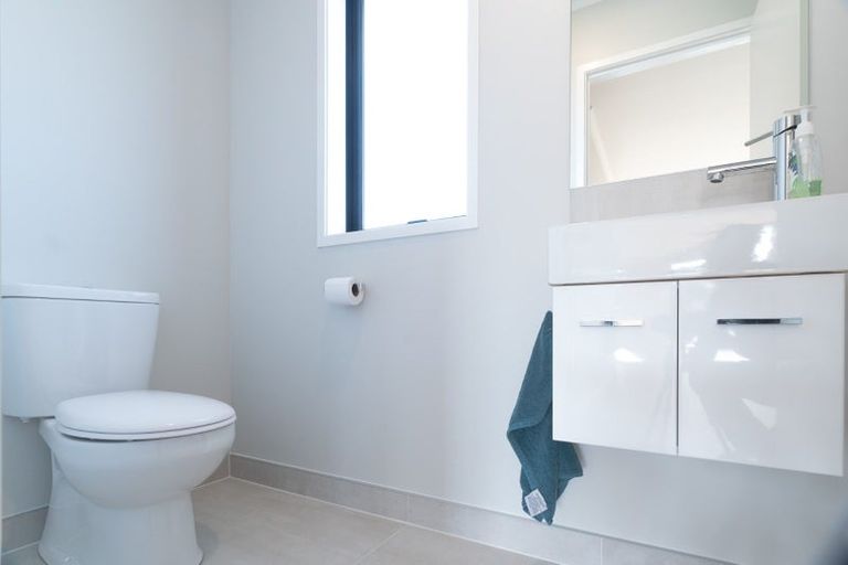 Photo of property in 2 Kawapani Lane, Kumeu, 0810