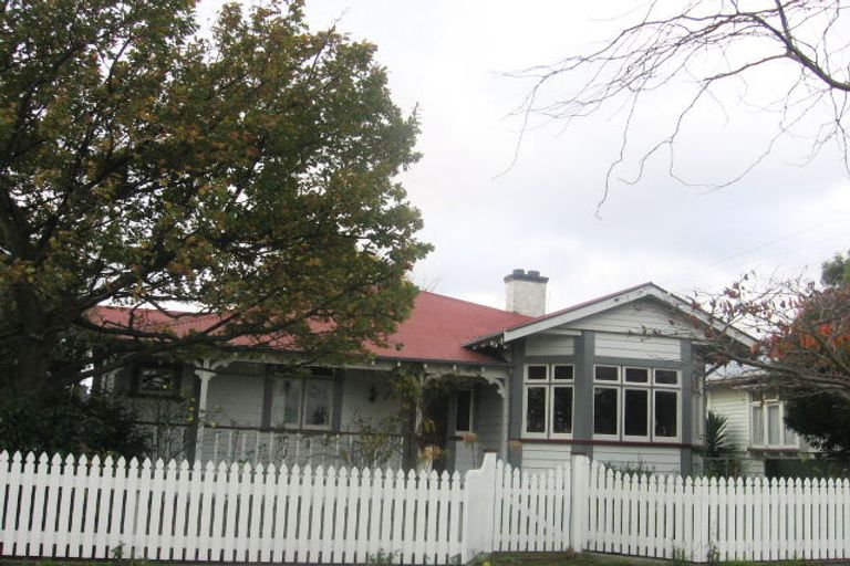 Photo of property in 19 Kingswood Street, Takaro, Palmerston North, 4412