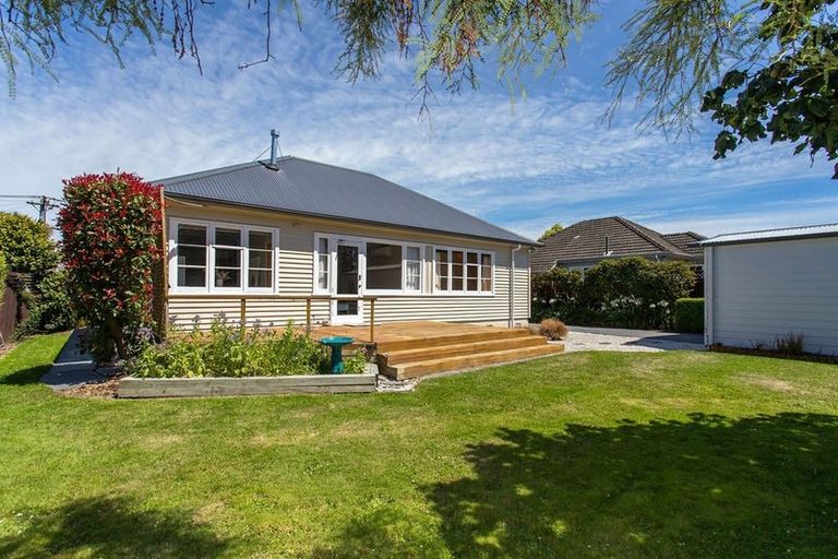 Photo of property in 34 Pitcairn Crescent, Bryndwr, Christchurch, 8053