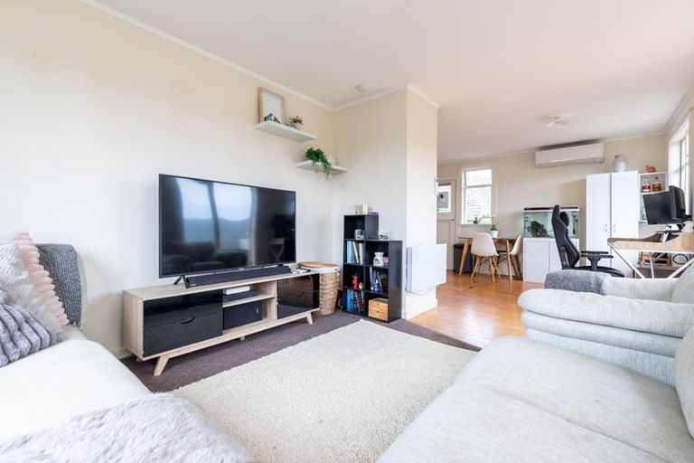 Photo of property in 11 Dorset Grove, Cannons Creek, Porirua, 5024