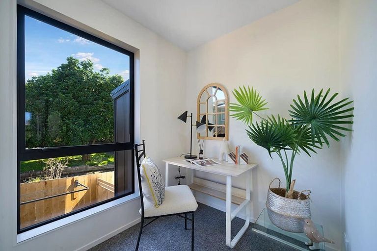 Photo of property in 3/11 Sarona Avenue, Glen Eden, Auckland, 0602