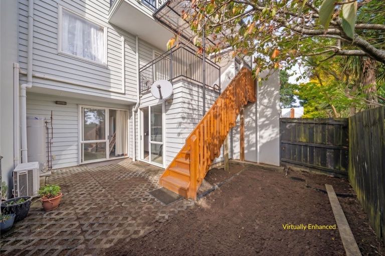 Photo of property in 14/6 Islington Avenue, New Lynn, Auckland, 0600