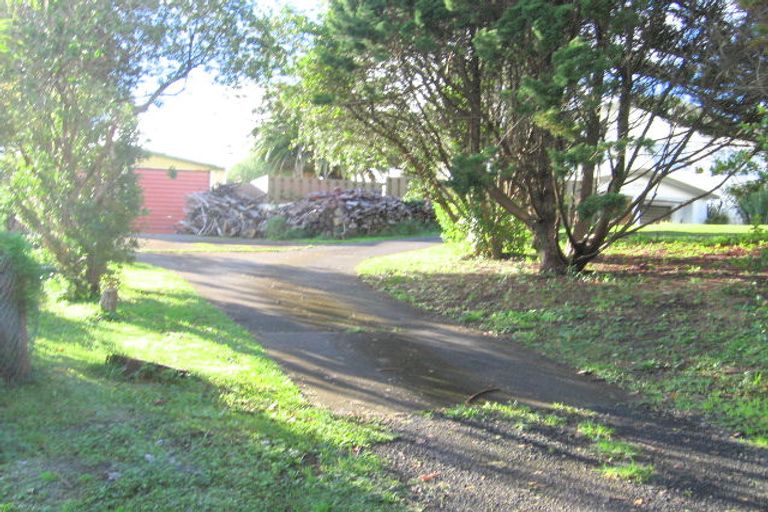 Photo of property in 106 Whangaparaoa Road, Red Beach, 0932