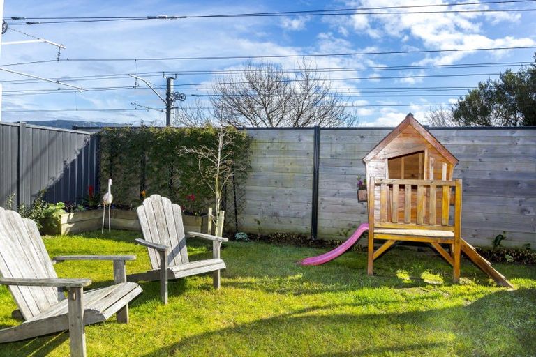 Photo of property in 24 Te Kaeaea Crescent, Wallaceville, Upper Hutt, 5018