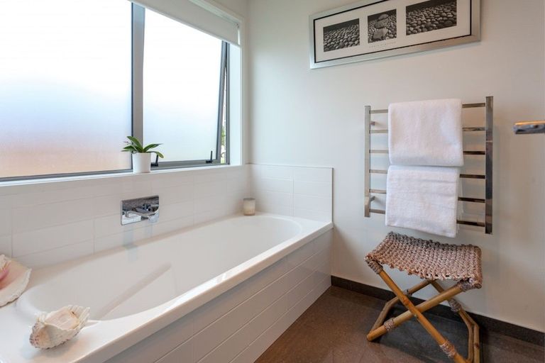 Photo of property in 10 Waitotara Way, Whitianga, 3510