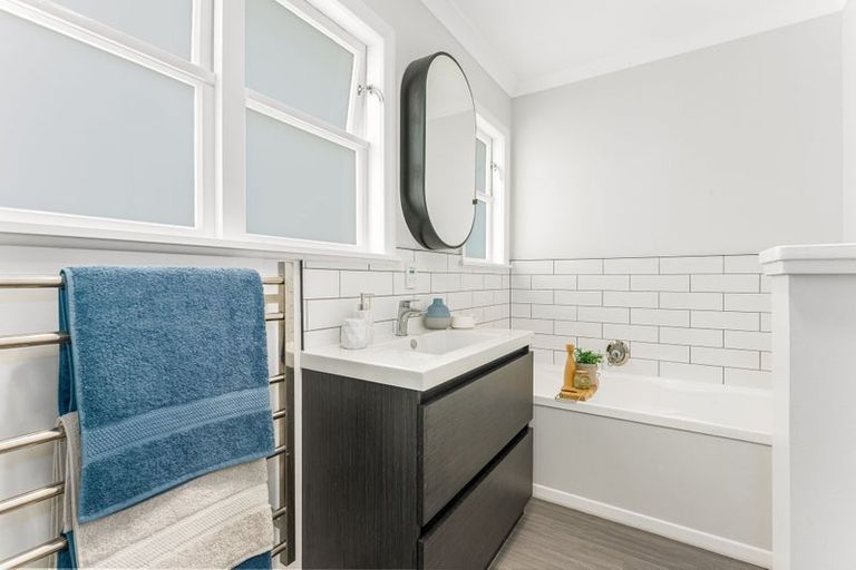 Photo of property in 13 Tainui Terrace, Tawa, Wellington, 5028