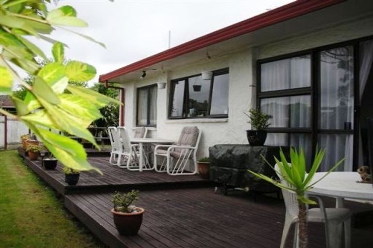 Photo of property in 2/17 Diorella Drive, Clover Park, Auckland, 2019