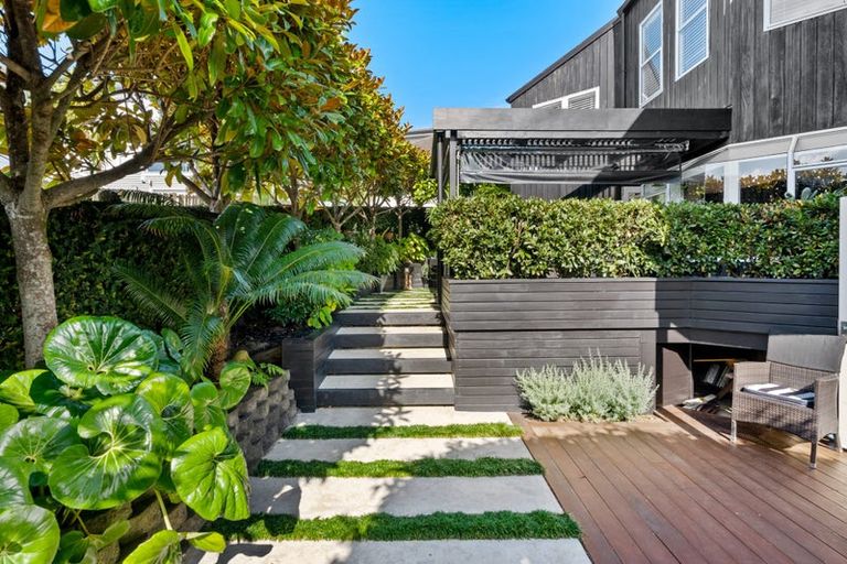 Photo of property in 1/19 Heathcote Road, Castor Bay, Auckland, 0620