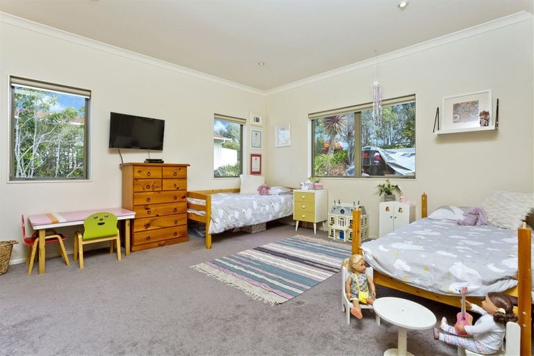 Photo of property in 22 Stillwater Crescent, Stillwater, Silverdale, 0993