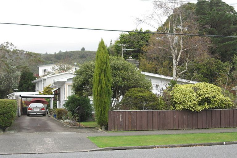 Photo of property in 20 Hawthorn Crescent, Stokes Valley, Lower Hutt, 5019