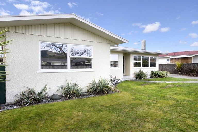 Photo of property in 32 Marlowe Street, Stoke, Nelson, 7011