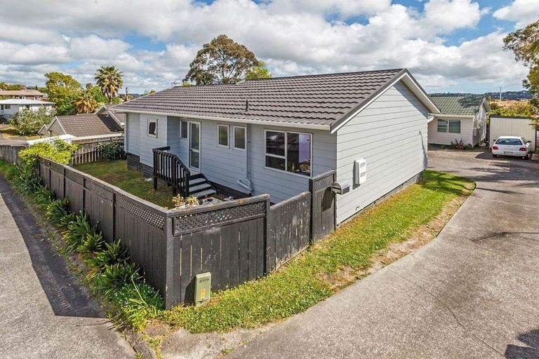Photo of property in 1/24 Caribbean Drive, Unsworth Heights, Auckland, 0632