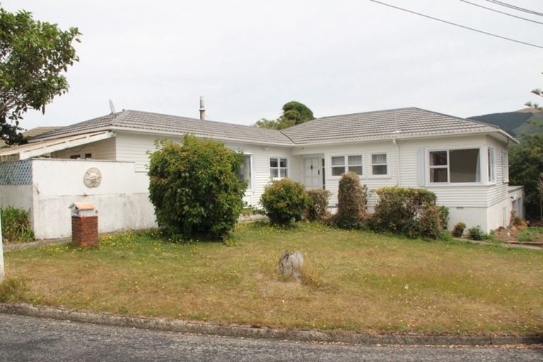 Photo of property in 35 Allen Terrace, Tawa, Wellington, 5028