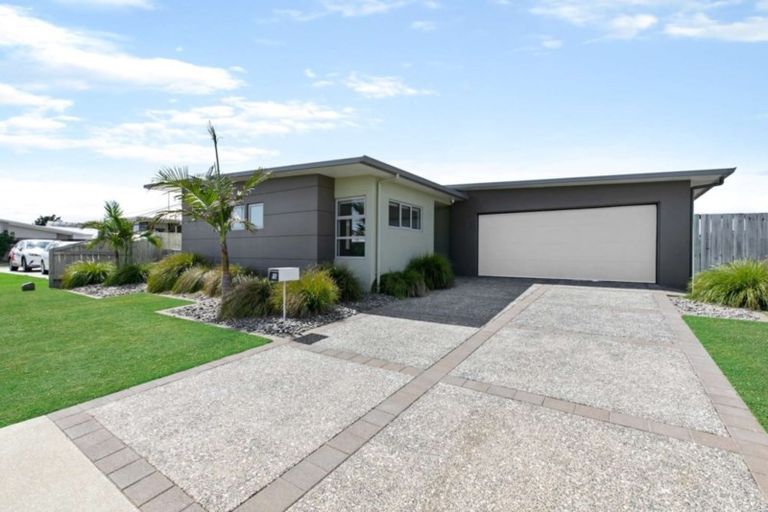 Photo of property in 15 Coutts Street, Papamoa Beach, Papamoa, 3118