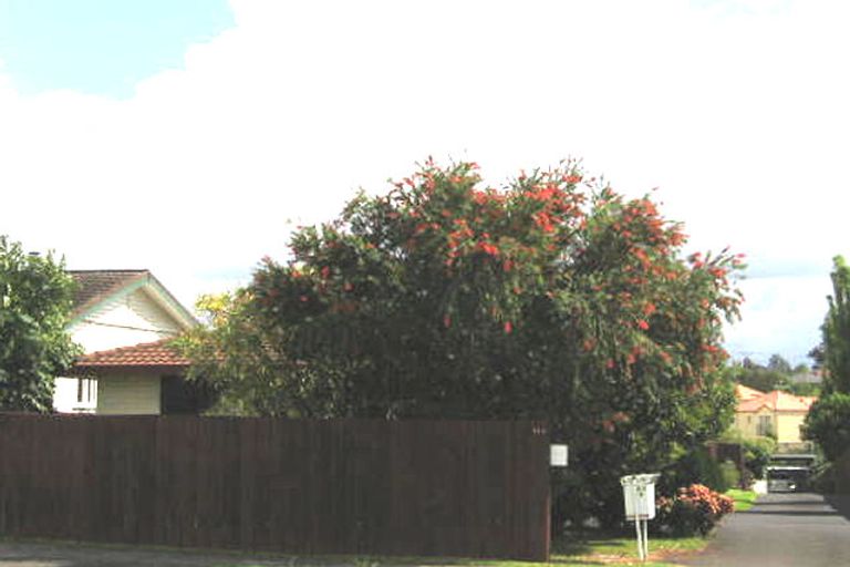Photo of property in 2/41a Titirangi Road, New Lynn, Auckland, 0600