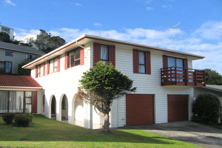Photo of property in 20 Paddington Grove, Karori, Wellington, 6012