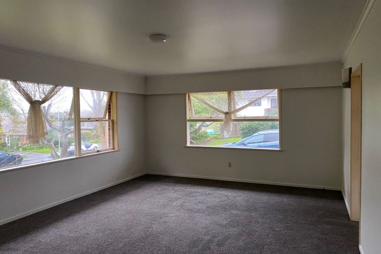 Photo of property in 23 Edgeworth Road, Glenfield, Auckland, 0629