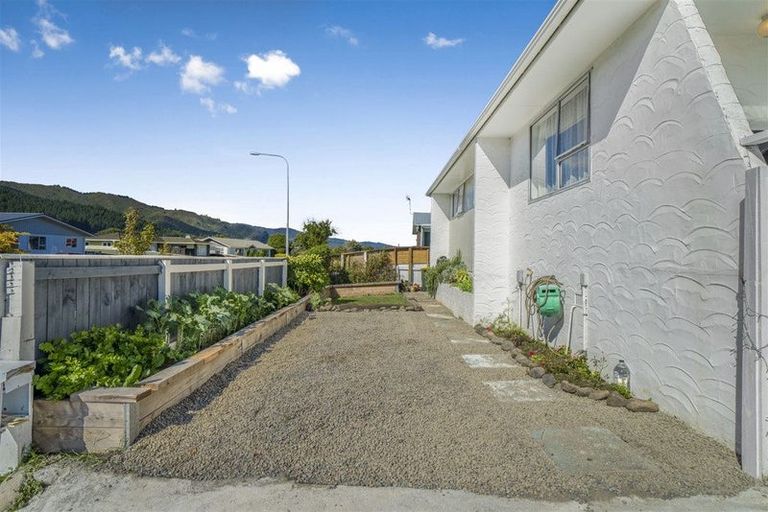 Photo of property in 321a Wellington Road, Wainuiomata, Lower Hutt, 5014