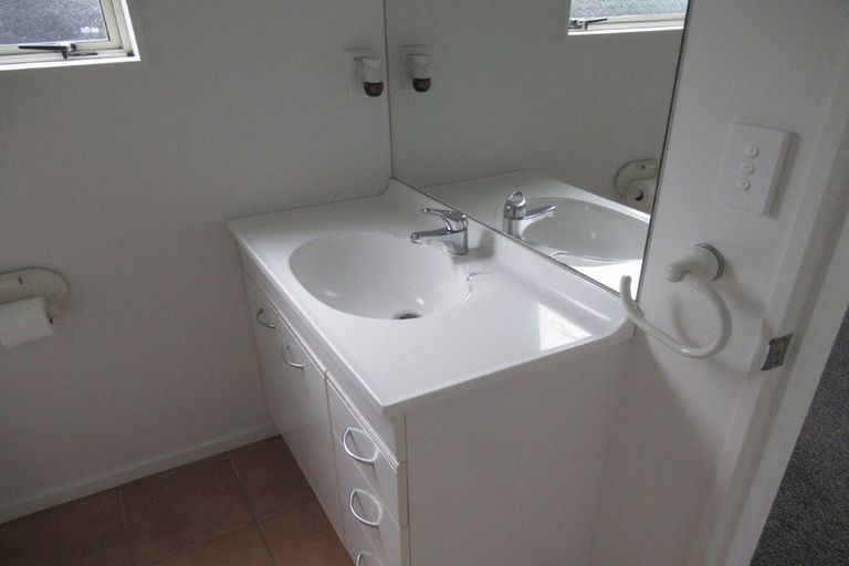 Photo of property in 5 Adrian Grove, Waikanae Beach, Waikanae, 5036