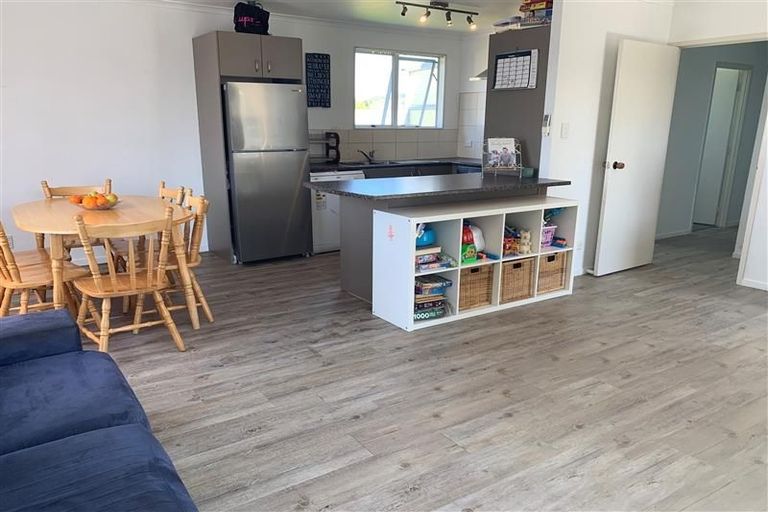 Photo of property in 2/33 Penion Drive, Flat Bush, Auckland, 2023