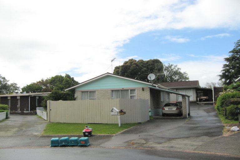Photo of property in 1/12 Corolu Place, Conifer Grove, Takanini, 2112