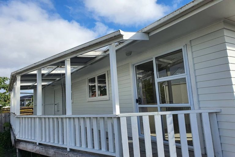 Photo of property in 61 Gloria Avenue, Te Atatu Peninsula, Auckland, 0610