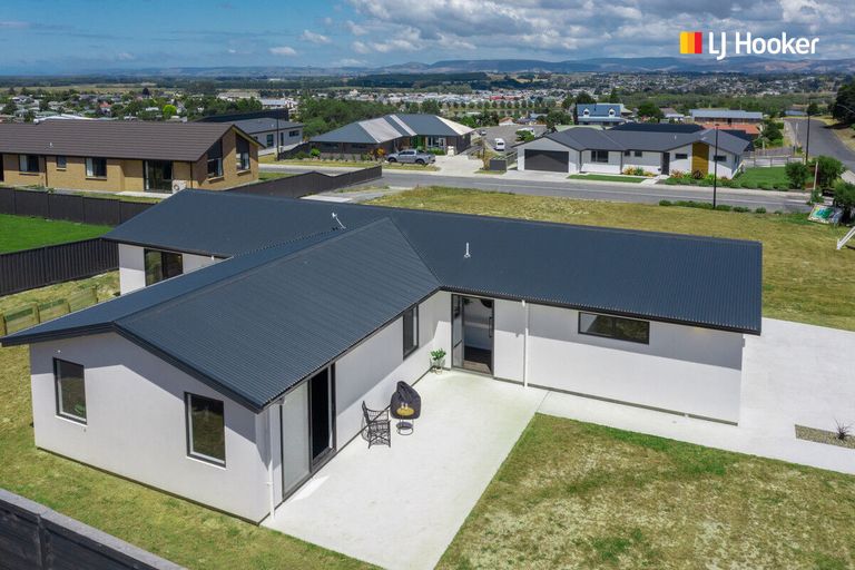 Photo of property in 42 Mcneil Street, Balclutha, 9230