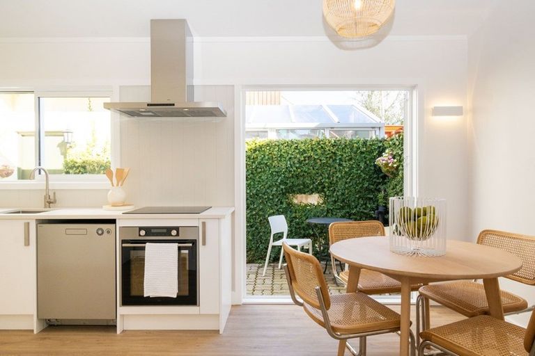 Photo of property in 24 Charles Street, Westshore, Napier, 4110