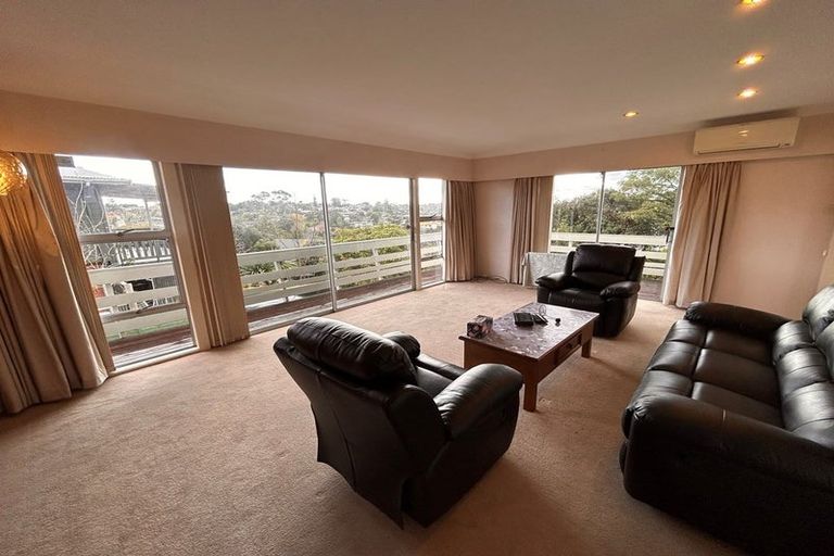 Photo of property in 30 Jade Avenue, Pakuranga Heights, Auckland, 2010