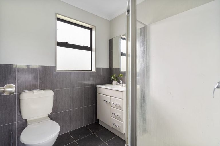 Photo of property in 127 Keri Vista Rise, Papakura, 2110