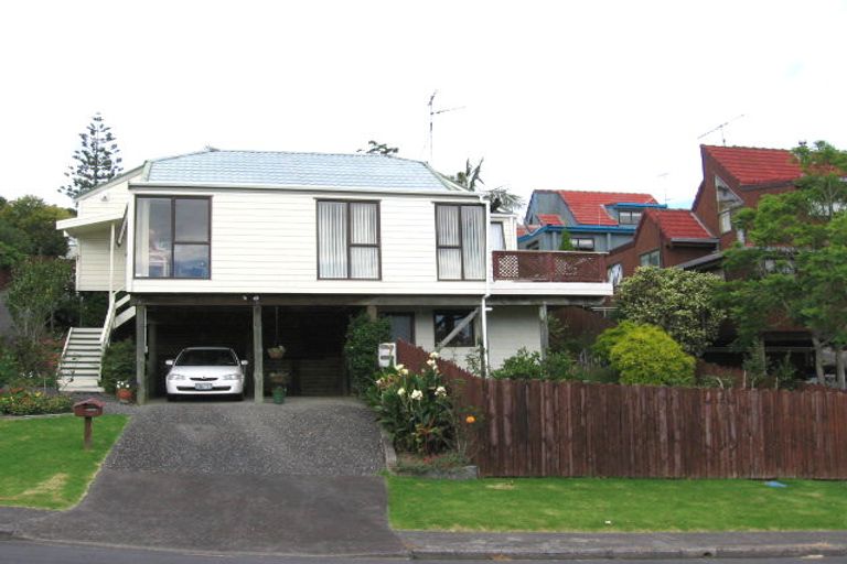Photo of property in 1/5 Lynngate Place, Hillcrest, Auckland, 0627